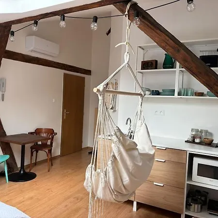 Povala S Parkovaním Staré Mesto Apartamento Žilina