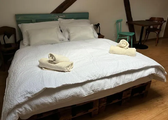 Povala S Parkovanim Stare Mesto *